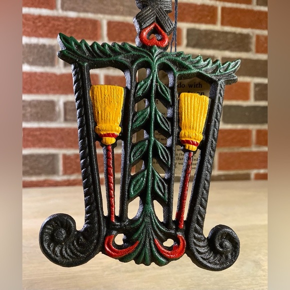 John Wright Cast Iron Broom‎ Trivet Vintage Painted - Picture 6 of 6